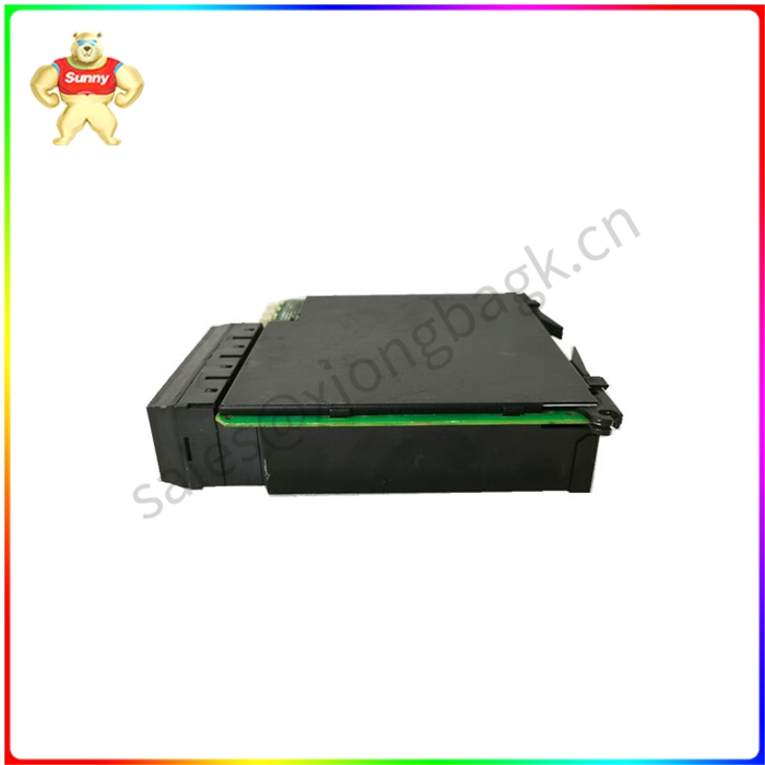 UR8AH 电压互感器模块 提供三个1A/5A相位电流互感器 