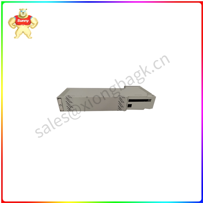 140ARI03010 模块外壳位于PCB卡槽的左右两侧 